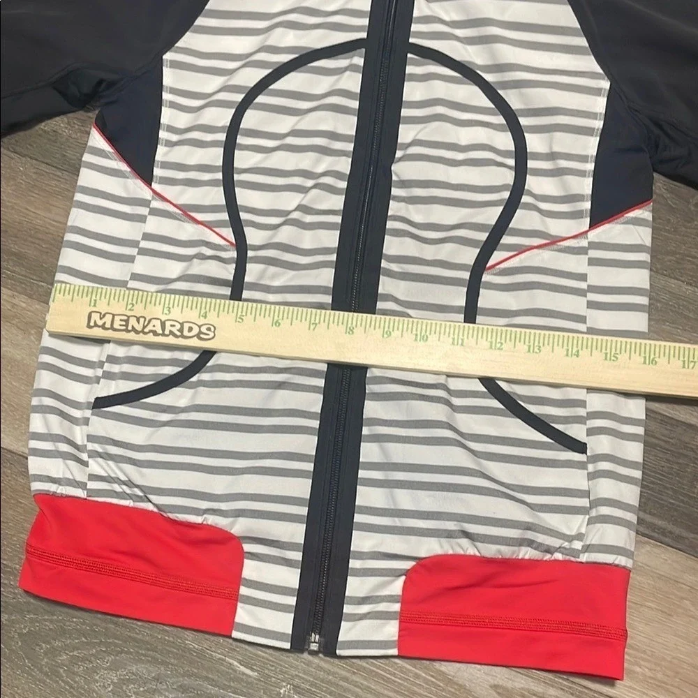 Lululemon Athletica Gray and Black‎ Ski Jacket Size S
